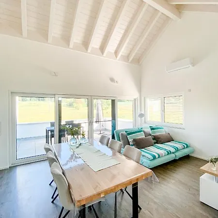 Wunderschoene Helle Mit Grosser Dachterrasse Lägenhet