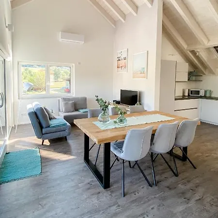 Wunderschoene Helle Mit Grosser Dachterrasse *