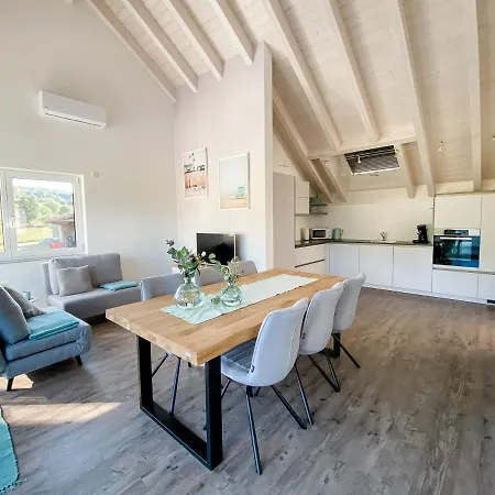 Wunderschoene Helle Mit Grosser Dachterrasse Apartmán Gottmadingen