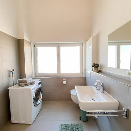 아파트 Wunderschoene Helle Mit Grosser Dachterrasse *