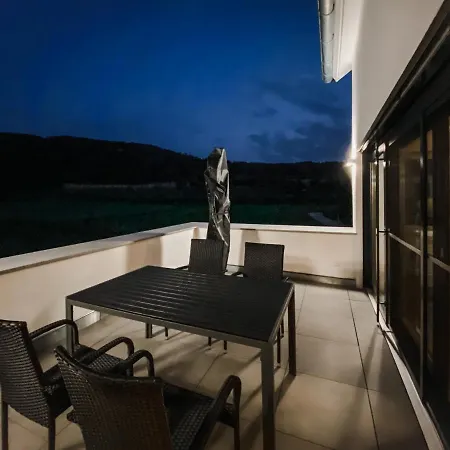 Wunderschoene Helle Mit Grosser Dachterrasse Apartment