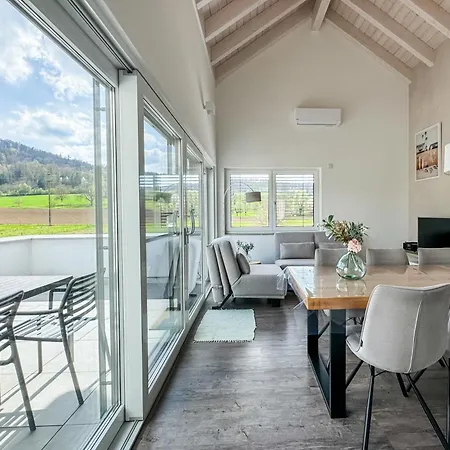 Wunderschoene Helle Mit Grosser Dachterrasse 아파트