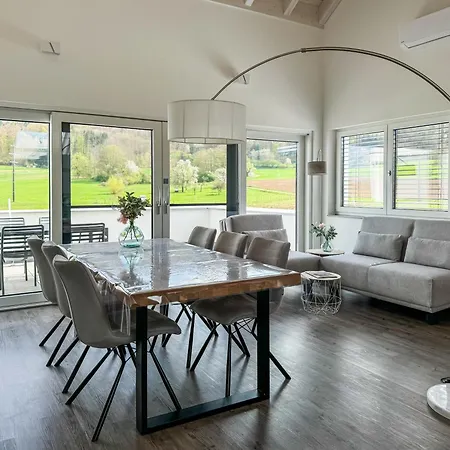 Wunderschoene Helle Mit Grosser Dachterrasse 아파트 *