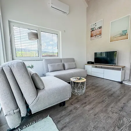 Wunderschoene Helle Mit Grosser Dachterrasse Lägenhet Gottmadingen