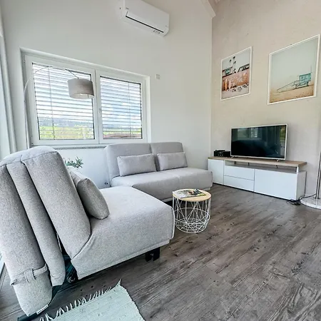 Wunderschoene Helle Mit Grosser Dachterrasse Apartment Gottmadingen