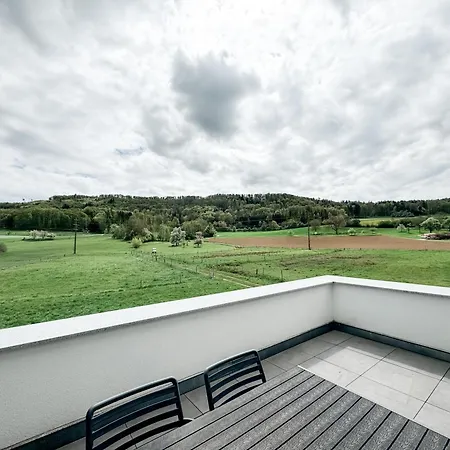 Wunderschoene Helle Mit Grosser Dachterrasse