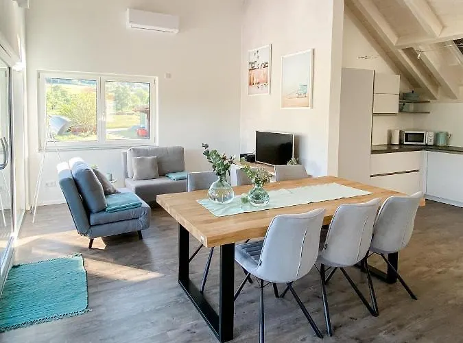 Wunderschoene Helle Mit Grosser Dachterrasse *