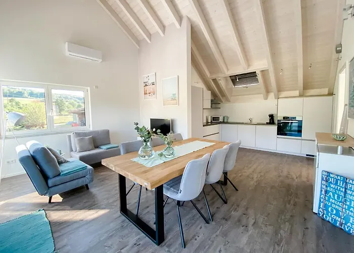 Wunderschoene Helle Mit Grosser Dachterrasse Appartement Gottmadingen