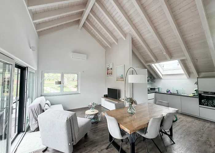 Wunderschoene Helle Mit Grosser Dachterrasse *